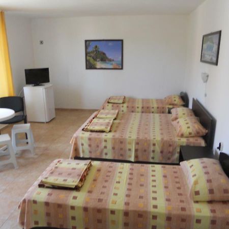 Guest House "Tania" Ahtopol Exterior photo