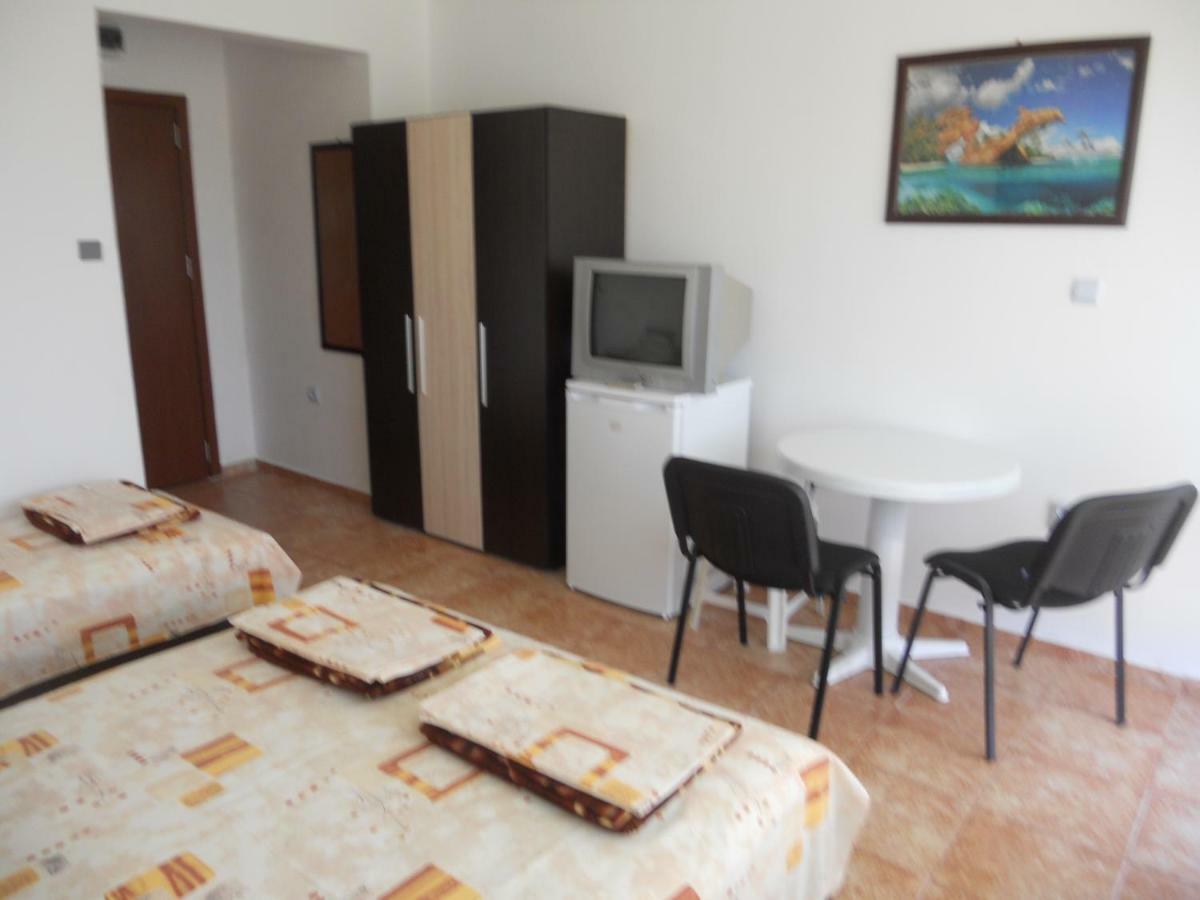 Guest House "Tania" Ahtopol Exterior photo