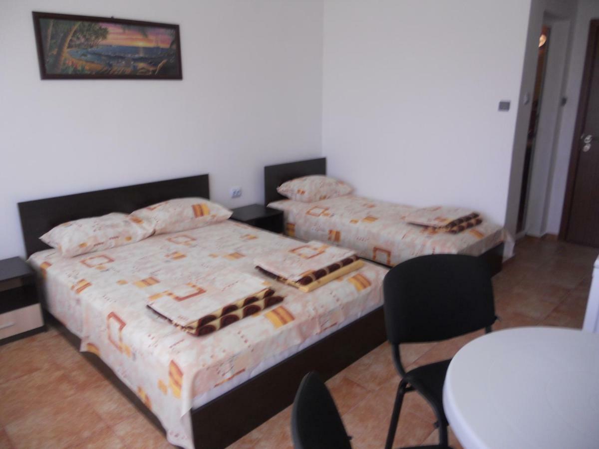 Guest House "Tania" Ahtopol Exterior photo
