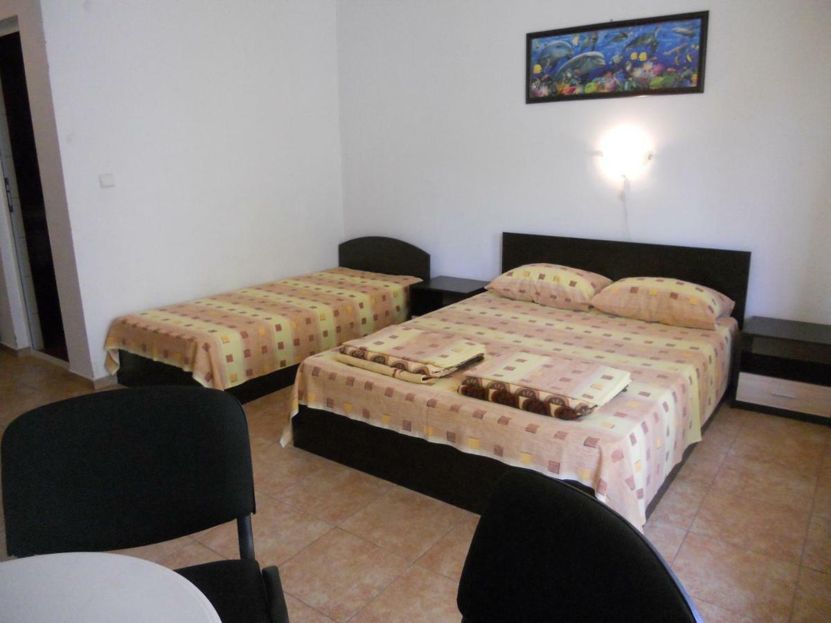 Guest House "Tania" Ahtopol Exterior photo